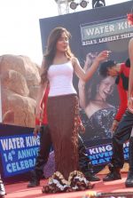 Sara Khan at Water Kingdom in Marve on 27th May 2012 (11).JPG
